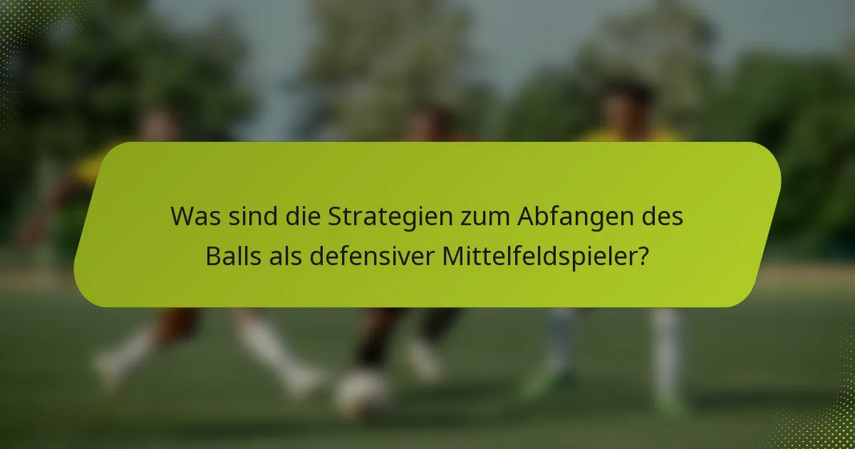 Was sind die Strategien zum Abfangen des Balls als defensiver Mittelfeldspieler?